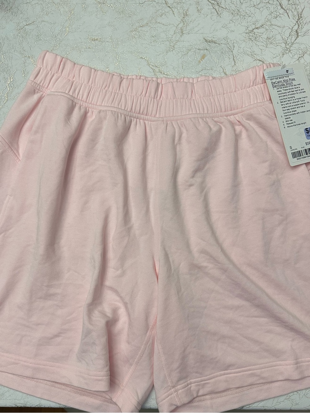 Lululemon Be Calm MidRise Bermuda Shorts SIZE S
NWT